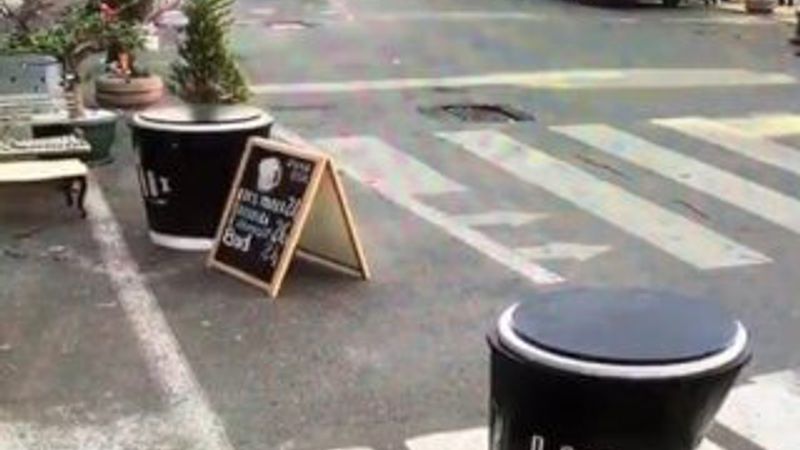 Takla atan otomobilden zor kurtuldu