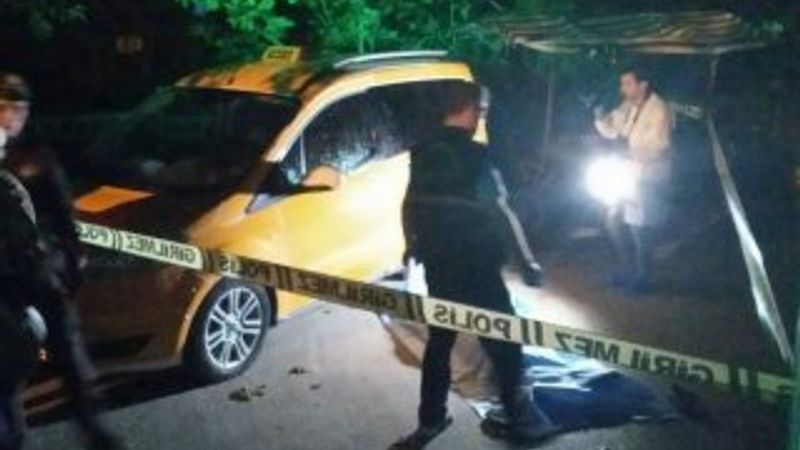 Hatay'da bir taksici kendi aracının altında kalarak öldü