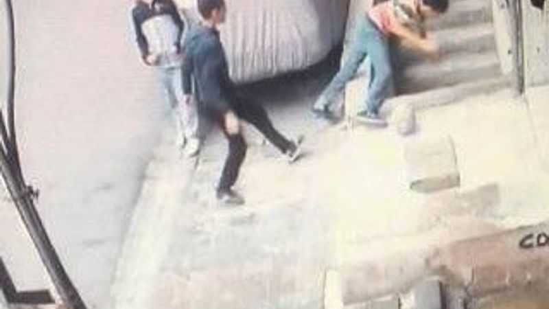 Arkadaşının ittiği çocuk, yüksekten düşerek yaralandı