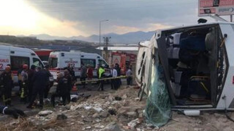Kayseri'de midibüs devrildi