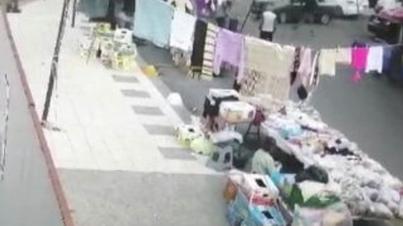 Pazar yerine dalan sürücü 8 kişiyi yaraladı