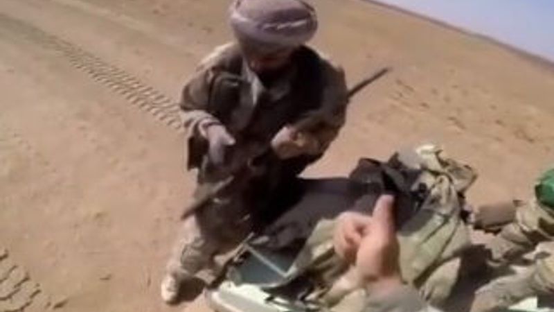 Mehmetçik SMO askerlerine silah emniyeti almayı öğretiyor