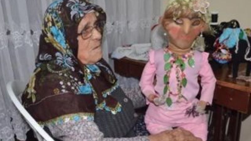 90 yaşında diktiği oyuncaklarla çocukları sevindiriyor