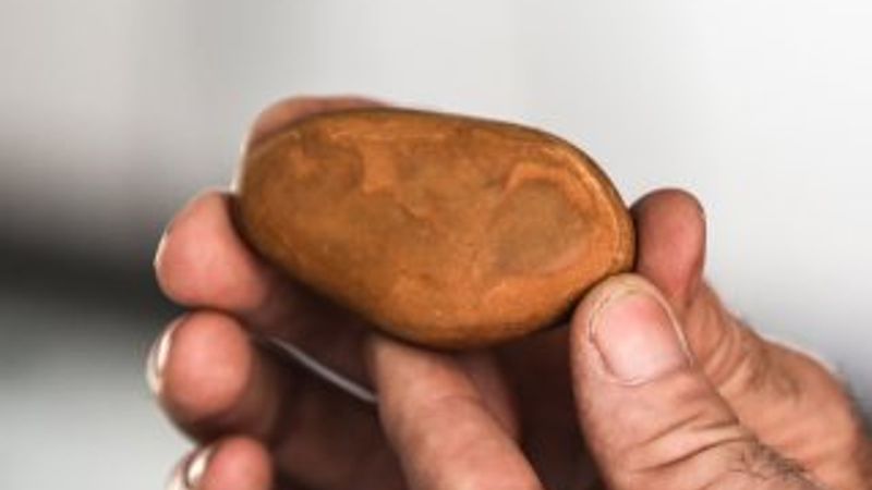 Gazze'de topladığı taşlarla koleksiyon yaptı