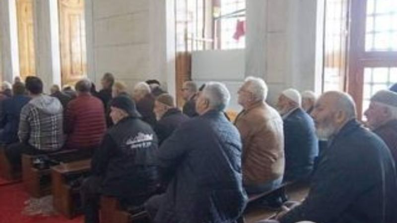 Camilerde kilise düzeninde namaz sorunu devam ediyor