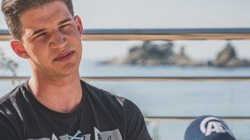 Hadisten etkilenen Karadağlı 12 dil öğrendi