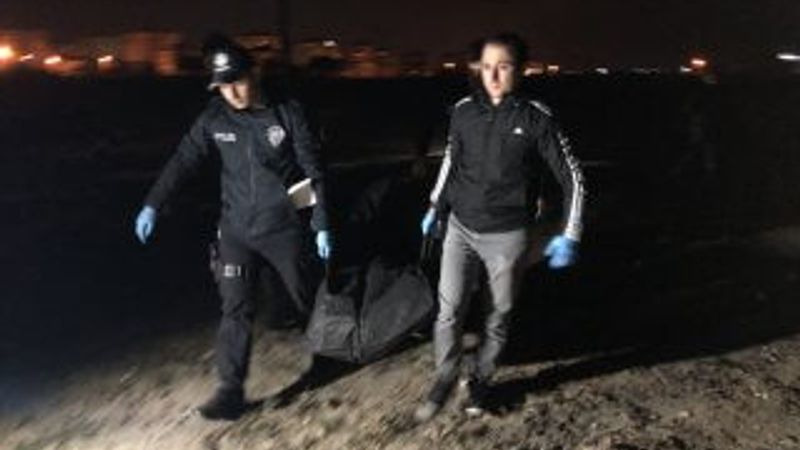 Telefonlarına bakmadığı için genç kadını bıçakla öldürdü