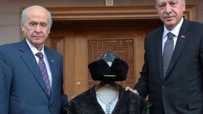 Devlet Bahçeli'den Cumhurbaşkanı Erdoğan'a hediye
