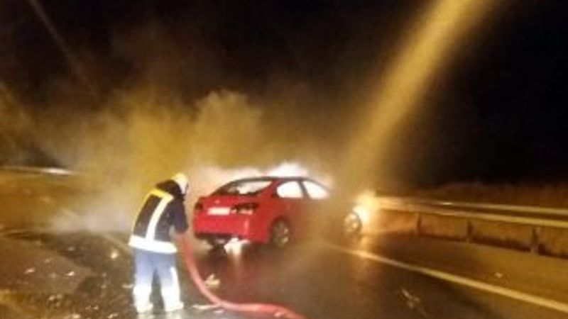 Siirt'te kaza yapan araç alev aldı