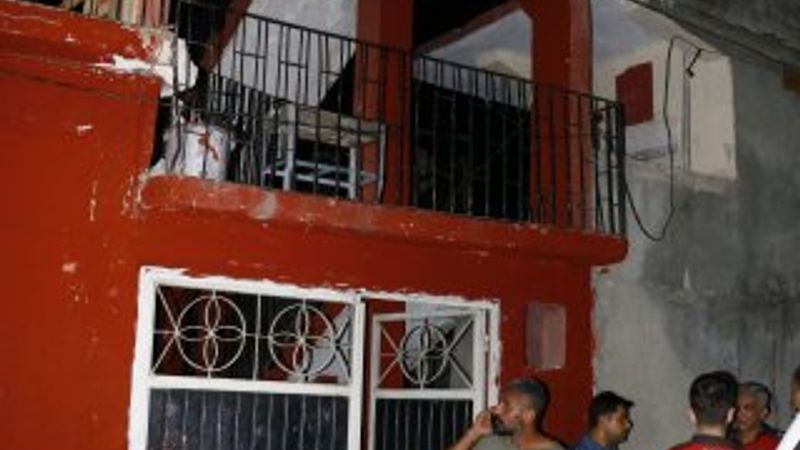 Adana'da şüpheli şahıs kaçarken evin damından düştü