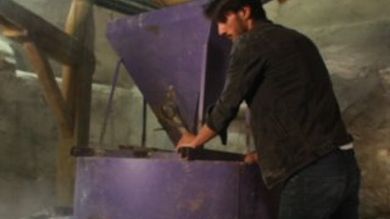 Dedesinden kalma asırlık değirmeni ayakta tutuyor