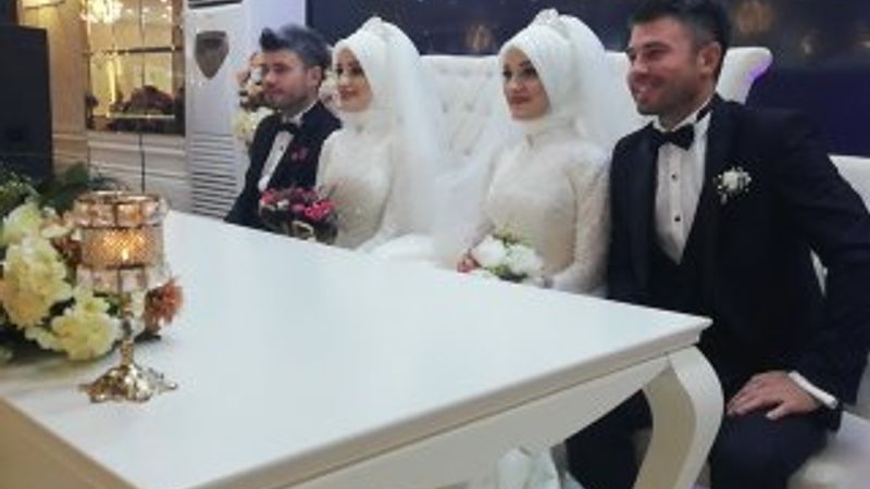 Gelinler de damatlar da ikiz