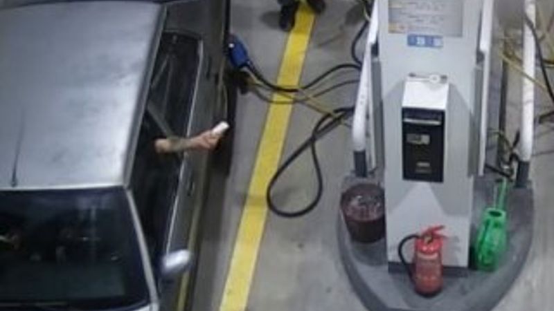 Hırsızlık çetesini dövme yakalattı