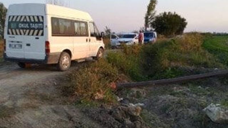 Ateş açtığı hasımlarını traktörle ezdi