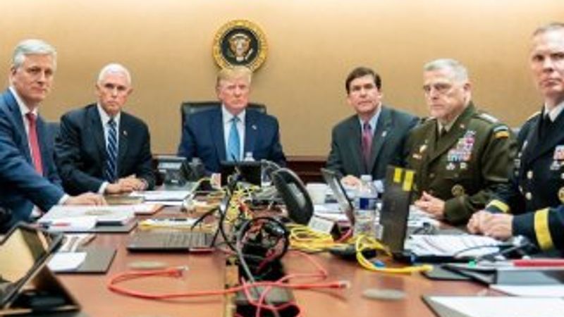 Trump'ın Bağdadi operasyonu izlerken çekilen fotoğrafı