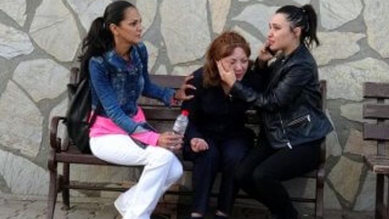 Yol kenarında yürüyen kadına çarptı