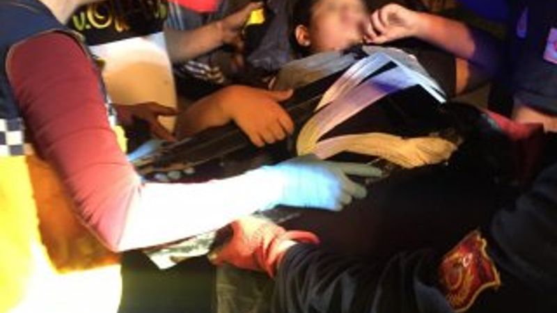 Kocaeli'de 10 yaşındaki çocuğun vücuduna demir saplandı