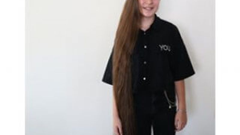 12 yaşındaki kızın 152 santimetrelik saçları ilgi çekiyor