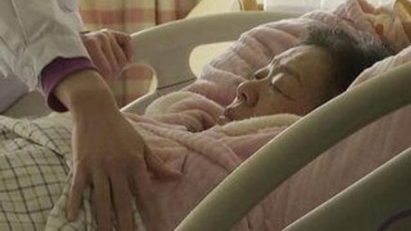 67 yaşındaki Çinli kadın, bebek sahibi oldu