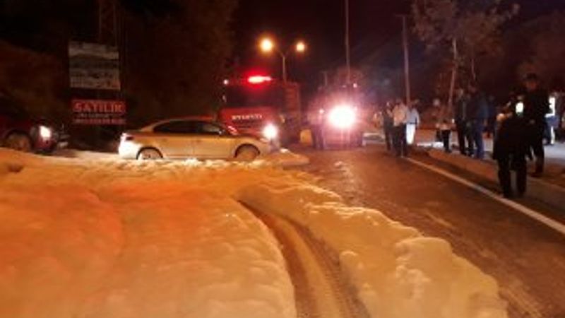 Hatay'da sokaklara yayılan köpük insanları korkuttu