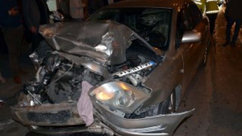 Amasra'da iki araç çarpıştı