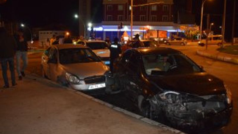 Malatya'da iki araç kavşak içerisinde çarpıştı