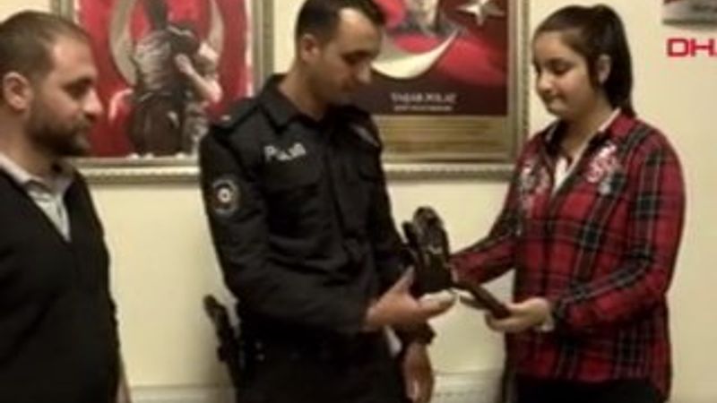 Yolda bulduğu para dolu çantayı sahibine verdi