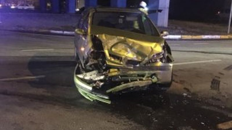 Eskişehir'de işçileri taşıyan minibüs kaza yaptı