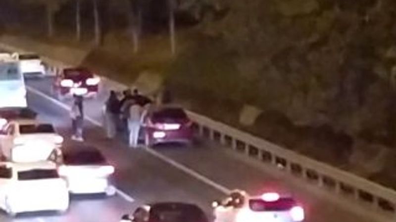 Trafikte yol vermeme kavgası kamerada