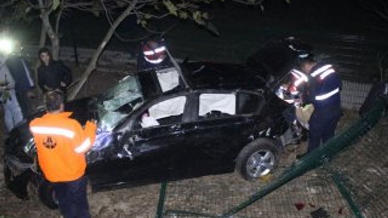 Kocaeli'deki trafik kazasında 60 metrelik uçurumdan düştü