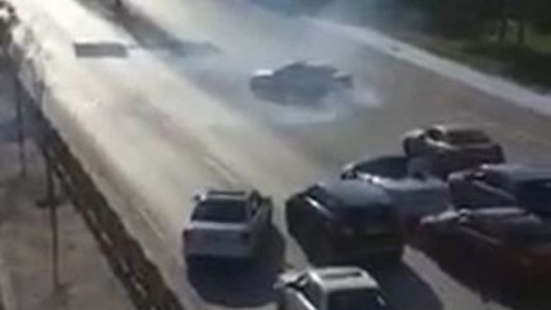 Konya'da magandalar yolu kapatıp drift yaptı