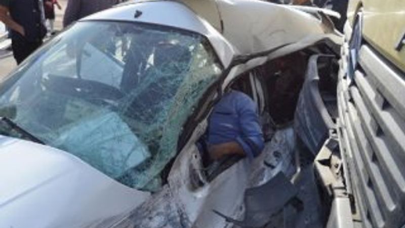 Kazada yaralanan eşinin ayakkabısıyla hastaneye koştu