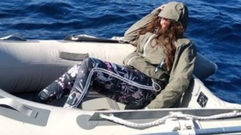 Denizde kaybolan turist lolipop yiyerek kurtuldu