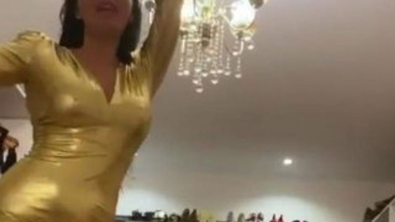 Ebru Polat'tan yeni dans