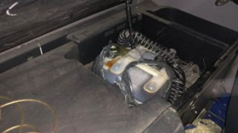 Sarp Sınır Kapısı'nda 107 kilo kaçak bal ele geçirildi