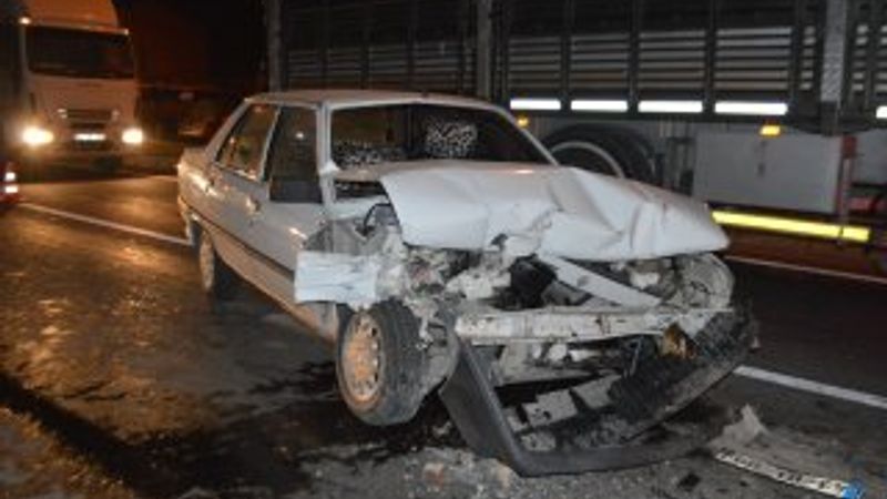 Kütahya'da otomobil ile kamyon çarpıştı