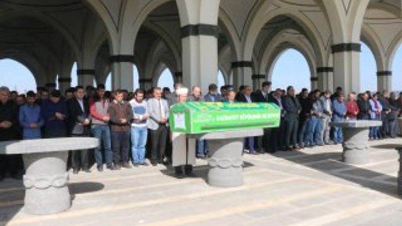 Gaziantep'te dev miksere sıkışan genç defnedildi