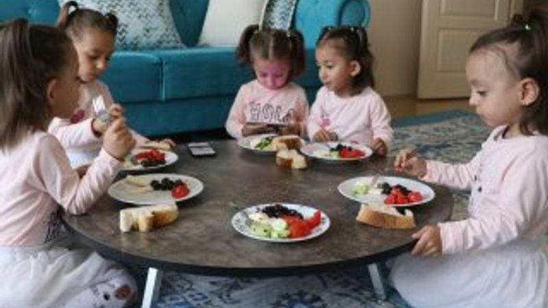 Beşizleri olan ailenin mutluluğu