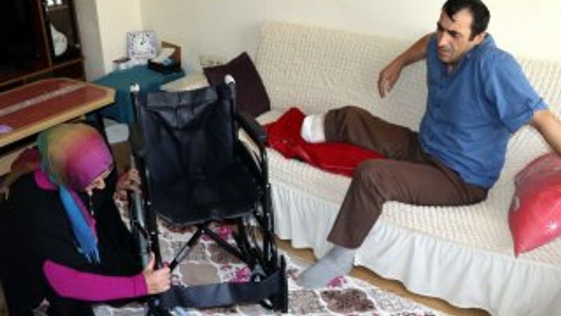 Mavi kapak toplayarak engellilerin umudu oldu