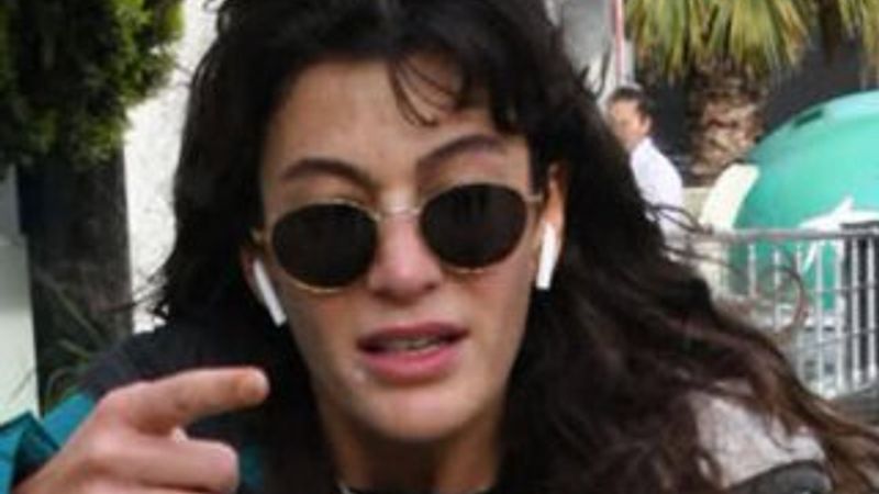 Berrak Tüzünataç parasız taksiye bindi