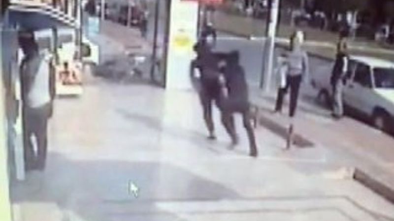 Uçan tekmeyle durdurduğu gaspçılar yakayı ele verdi