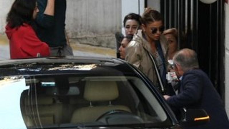 Gülben Ergen magazin muhabirlerinden kaçamadı