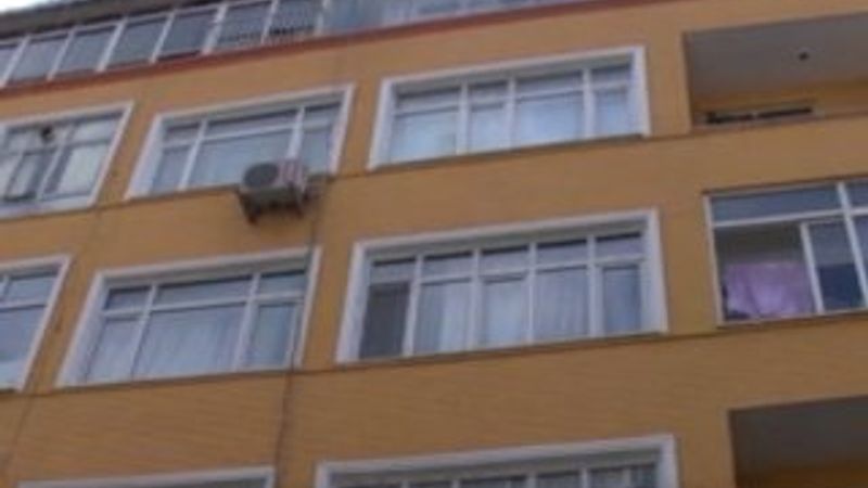 İstanbul'da cinnet getiren adam eşini öldürdü