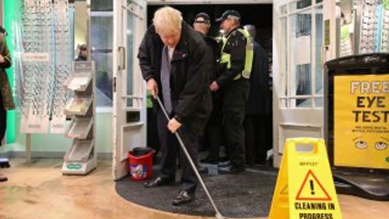 Boris Johnson paspas yaptı