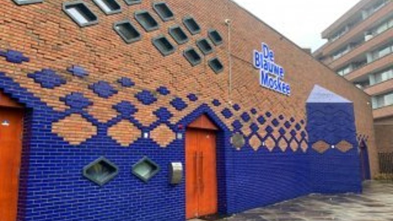 Amsterdam’da ilk ezan sabote edildi