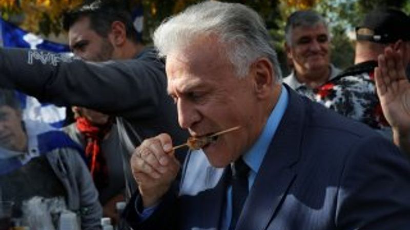 Yunanistan'dan göçmenlere karşı domuz etli protesto