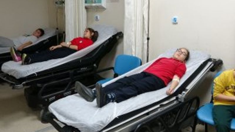 Lahmacundan zehirlenen 13 öğrenci hastanelik oldu