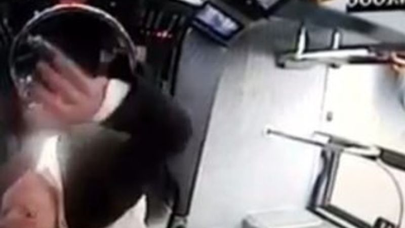 Durağa dalan şoför otobüsün kamerasını bozmuş