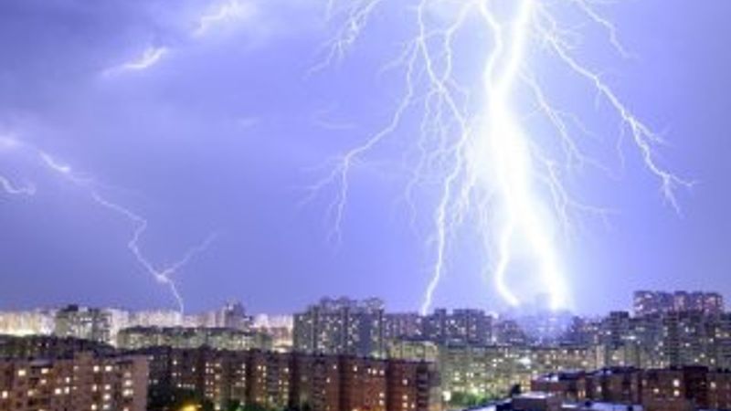 Yıldırımın düşme zamanını ve yerini önceden bilen yapay zeka