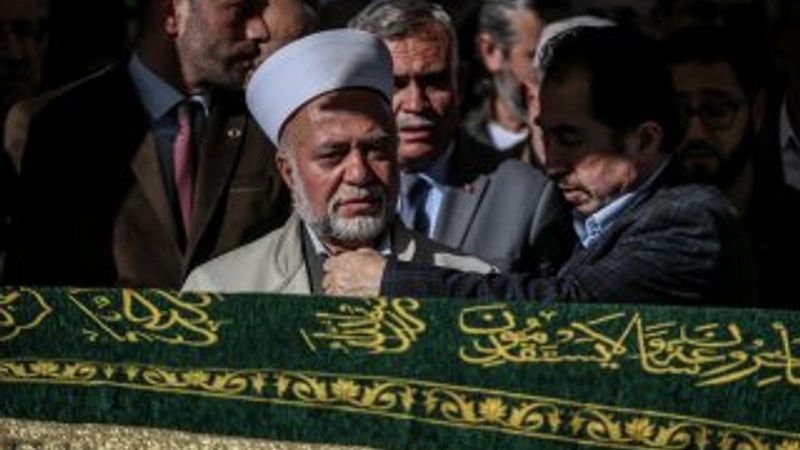 Emekli imam, oğlu ve torununun cenaze namazını kıldırdı